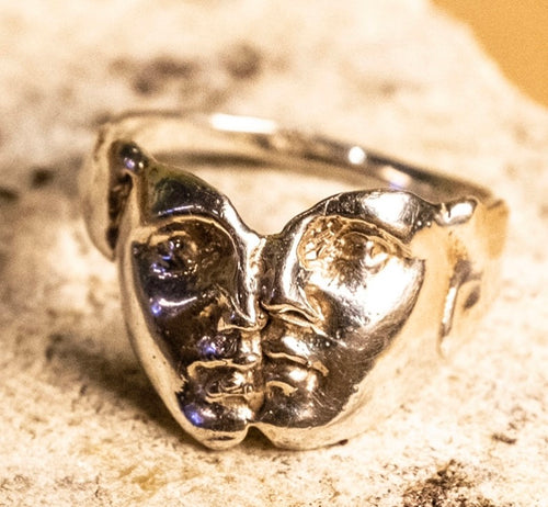 The Kiss of Venus Ring